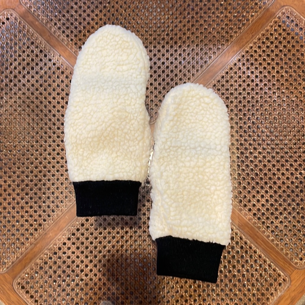 NWT Asos Mittens